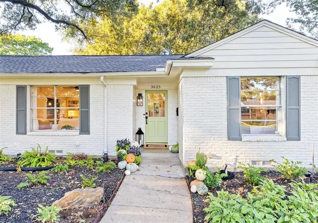 Photo 2 of Single family home for sale at 3625 Ingleside Dr, Dallas, TX 75229 | MLS# 21305856 | Listing updated on 2026-07-29