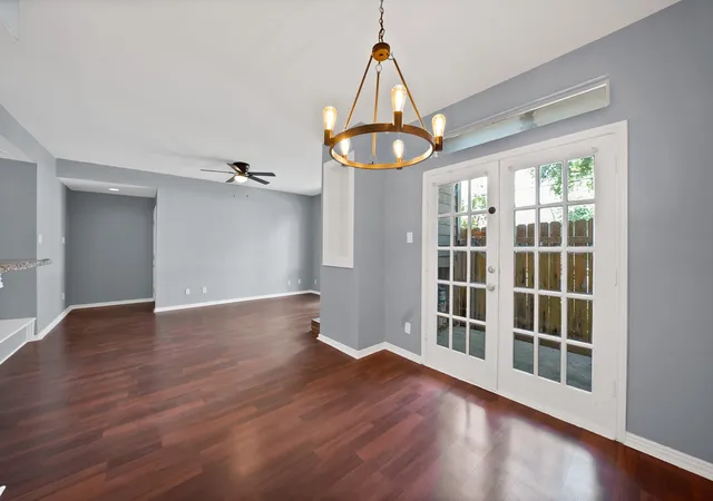 Photo 4 of Condo for sale at 5750 Phoenix Dr #33, Dallas, TX 75231 | MLS# 21309675 | Listing updated on 2026-10-03
