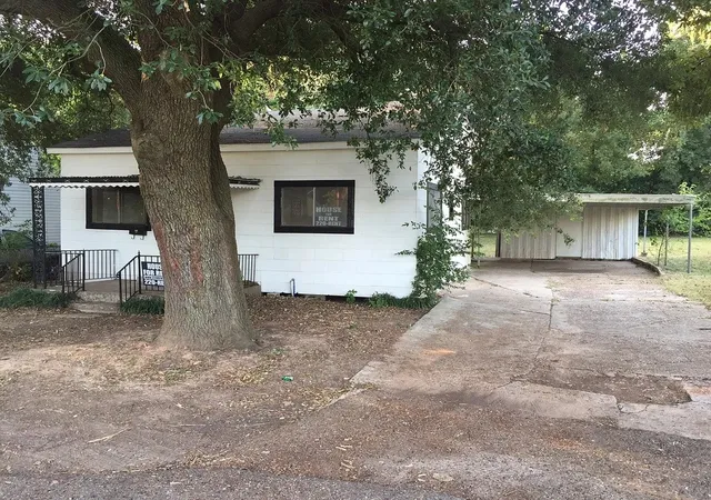 Single family home for sale at 202 Kelly St, Bossier City, LA 71111 | MLS# 21309107