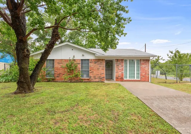 Photo 2 of Single family home for sale at 901 Church Ave, Waco, TX 76706 | MLS# 21309940 | Listing updated on 2026-07-31