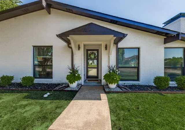 Photo 3 of Single family home for sale at 6716 Roundrock Rd, Dallas, TX 75248 | MLS# 21297010 | Listing updated on 2026-09-12