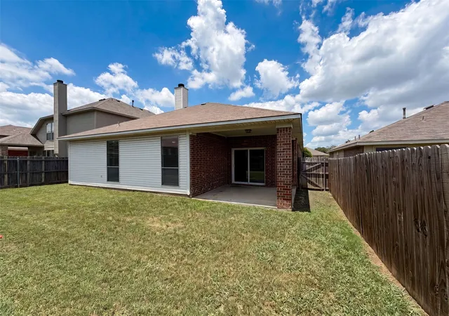 Photo 4 of Sale Pending at 1205 Kachina Ln, Haslet, TX 76052 | MLS# 21310057 | Listing updated on 2026-10-06
