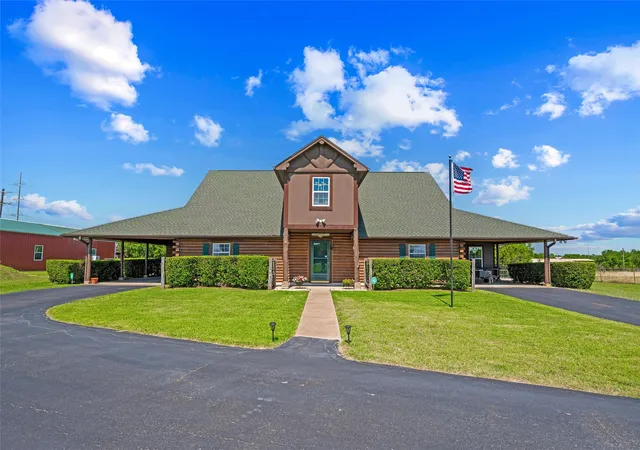 Photo 3 of Single family home for sale at 7301 Comer Ln, Weatherford, TX 76085 | MLS# 21308083 | Listing updated on 2026-09-08