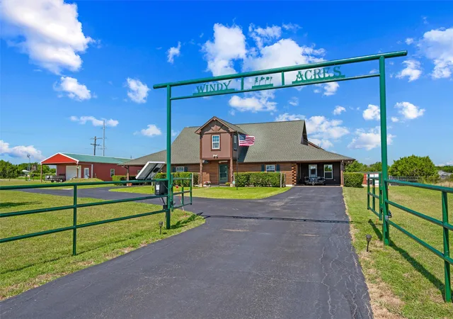 Photo 4 of Single family home for sale at 7301 Comer Ln, Weatherford, TX 76085 | MLS# 21308083 | Listing updated on 2026-09-08