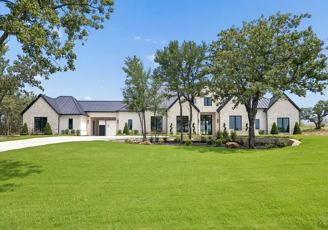 Photo 1 of Single family home for sale at 1020 Genoa Dr, Weatherford, TX 76087 | MLS# 21310076 | Listing updated on 2026-09-12