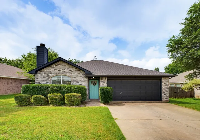 Photo 2 of Sale Pending at 600 Stirling Rd, Rhome, TX 76078 | MLS# 21309283 | Listing updated on 2026-09-09