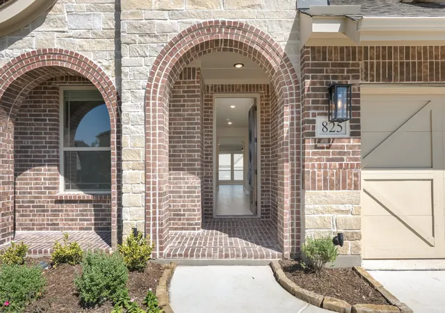 Photo 3 of Single family home for sale at 825 Twisted Leaf Ln, Little Elm, TX 76227 | MLS# 21310270 | Listing updated on 2026-09-14