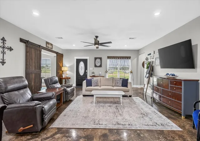 Photo 3 of Single family home for sale at 114 Lakewood Rd, Trinidad, TX 75163 | MLS# 21308979 | Listing updated on 2026-08-31