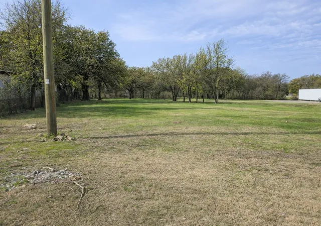 Photo 1 of Sale Pending at 6624 Oak Crest Dr W, Forest Hill, TX 76140 | MLS# 21310455 | Listing updated on 2026-09-15