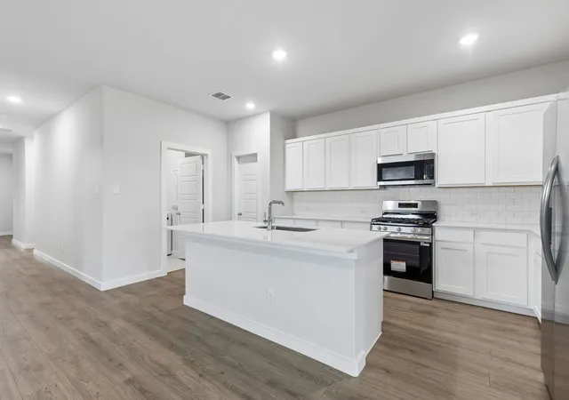 Photo 4 of Single family home for sale at 6604 Dusty Ridge Rd, Crowley, TX 76036 | MLS# 21310435 | Listing updated on 2026-09-10