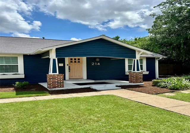 Photo 2 of Sale Pending at 214 Colorado St, Mc Kinney, TX 75069 | MLS# 21305472 | Listing updated on 2026-09-24