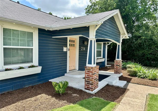 Photo 3 of Sale Pending at 214 Colorado St, Mc Kinney, TX 75069 | MLS# 21305472 | Listing updated on 2026-09-24