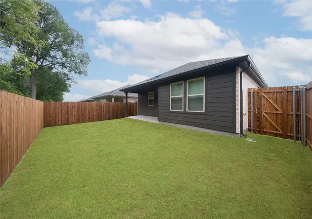 Photo 2 of Single family home for sale at 3404 Cloyce Box Dr, Anna, TX 75409 | MLS# 21310483 | Listing updated on 2026-09-13