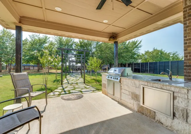 Photo 3 of Single family home for sale at 102 White Oak Dr, Aubrey, TX 76227 | MLS# 21218746 | Listing updated on 2026-09-10
