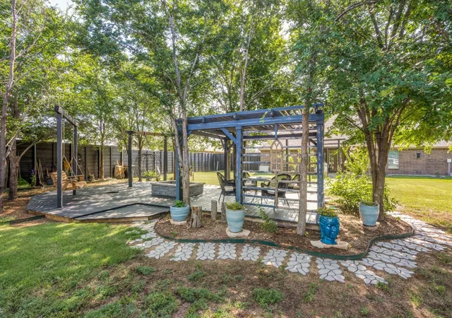 Photo 3 of Single family home for sale at 102 White Oak Dr, Aubrey, TX 76227 | MLS# 21218746 | Listing updated on 2026-09-10