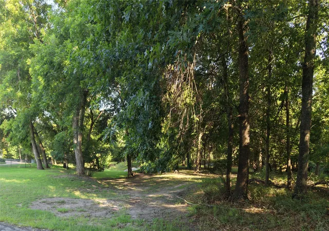 Photo 4 of Single family home for sale at 120 Lariat Ct, Azle, TX 76020 | MLS# 21302859 | Listing updated on 2026-07-31