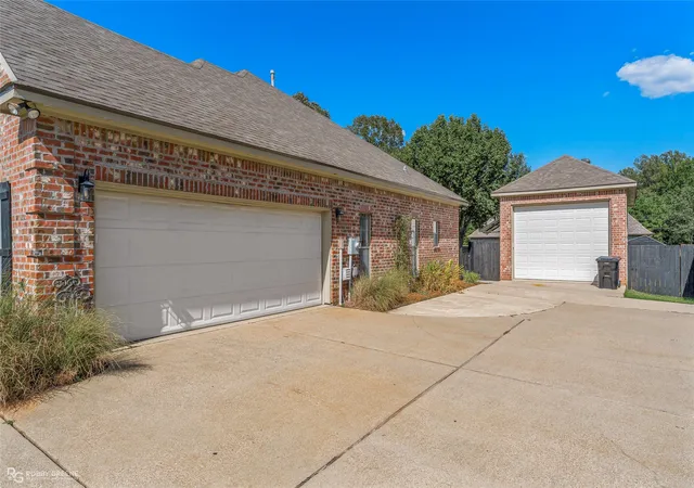 Photo 2 of Single family home for sale at 605 Jade Cir, Haughton, LA 71037 | MLS# 21310513 | Listing updated on 2026-09-20