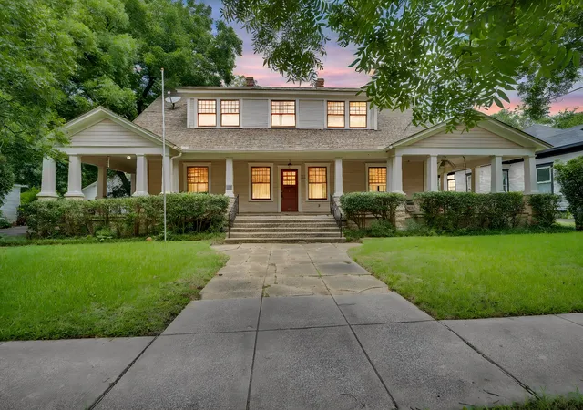 Photo 2 of Single family home for sale at 615 E Franklin St, Hillsboro, TX 76645 | MLS# 21307578 | Listing updated on 2026-07-30