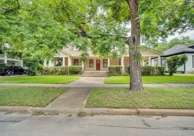 Photo 3 of Single family home for sale at 615 E Franklin St, Hillsboro, TX 76645 | MLS# 21307578 | Listing updated on 2026-07-30