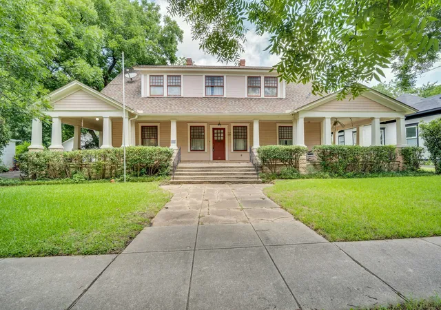Photo 4 of Single family home for sale at 615 E Franklin St, Hillsboro, TX 76645 | MLS# 21307578 | Listing updated on 2026-07-30