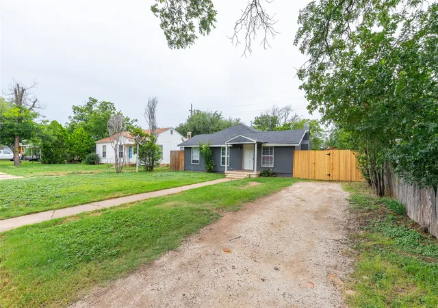 Photo 2 of Single family home for sale at 1926 Portland Ave, Abilene, TX 79605 | MLS# 21285312 | Listing updated on 2026-09-12