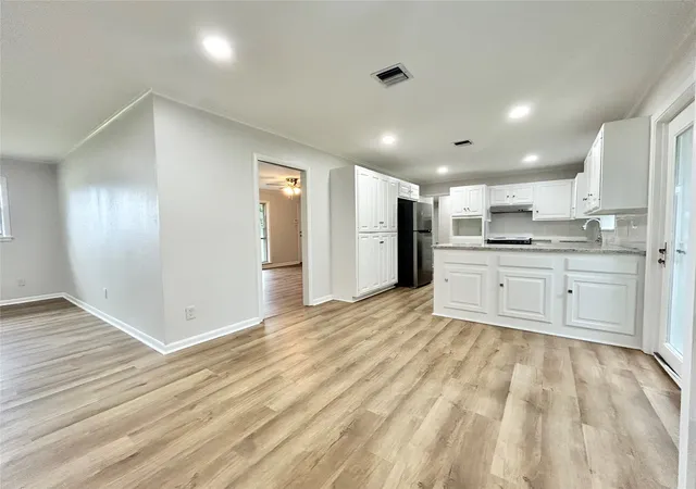 Photo 3 of Single family home for sale at 4128 Pines Rd, Shreveport, LA 71119 | MLS# 21310725 | Listing updated on 2026-09-14