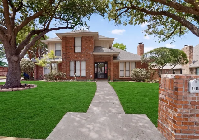 Photo 1 of Single family home for sale at 1900 Thames Dr, Arlington, TX 76017 | MLS# 21299190 | Listing updated on 2026-10-06