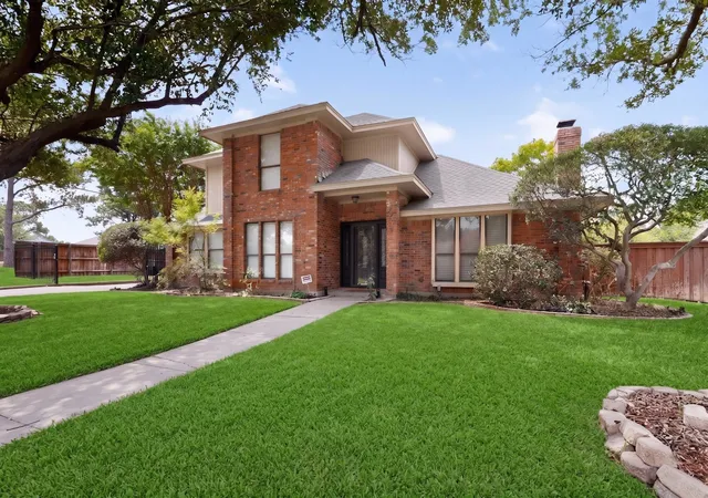 Photo 3 of Single family home for sale at 1900 Thames Dr, Arlington, TX 76017 | MLS# 21299190 | Listing updated on 2026-10-06