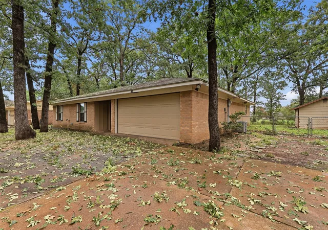 Photo 1 of Single family home for sale at 135 46th St Sw, Paris, TX 75460 | MLS# 21311218 | Listing updated on 2026-10-04