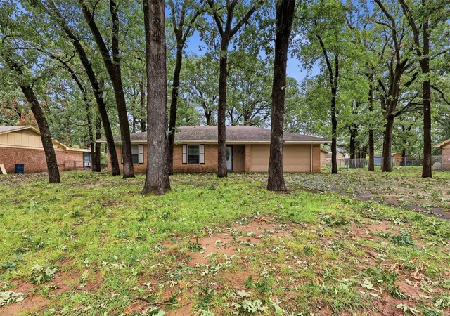 Photo 2 of Single family home for sale at 135 46th St Sw, Paris, TX 75460 | MLS# 21311218 | Listing updated on 2026-10-04