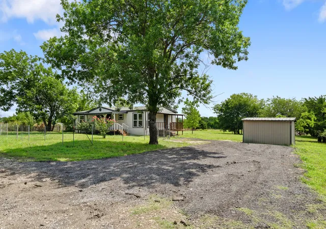 Photo 3 of Manufactured home for sale at 1006 S Telegraph Cir, Quinlan, TX 75474 | MLS# 21303195 | Listing updated on 2026-09-08