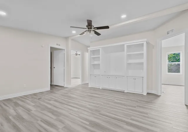 Photo 4 of Manufactured home for sale at 1006 S Telegraph Cir, Quinlan, TX 75474 | MLS# 21303195 | Listing updated on 2026-09-08