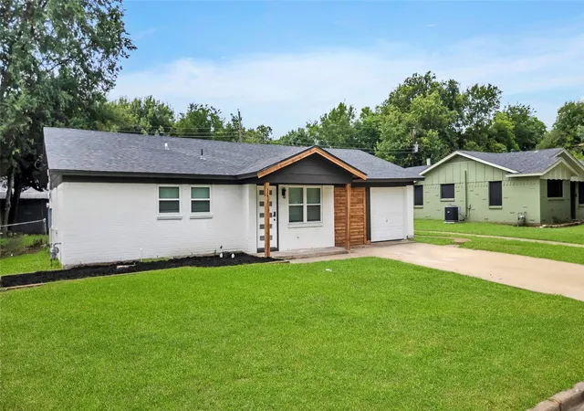 Photo 2 of Single family home for sale at 341 Lena Ln, Burleson, TX 76028 | MLS# 21311422 | Listing updated on 2026-09-09