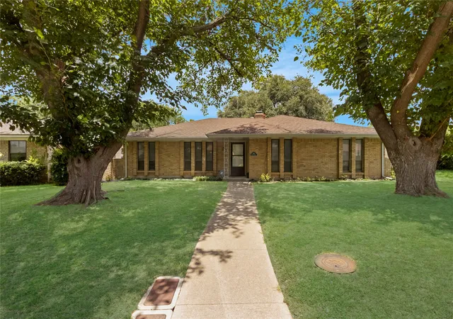 Photo 1 of Single family home for sale at 631 E Cherry St, Duncanville, TX 75116 | MLS# 21309795 | Listing updated on 2026-09-11