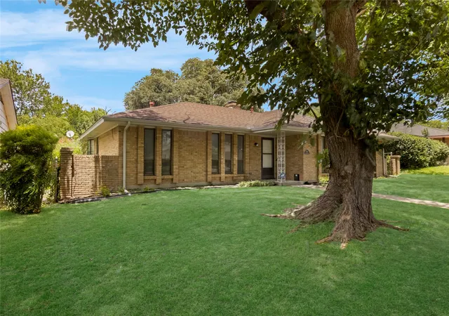 Photo 2 of Single family home for sale at 631 E Cherry St, Duncanville, TX 75116 | MLS# 21309795 | Listing updated on 2026-09-11