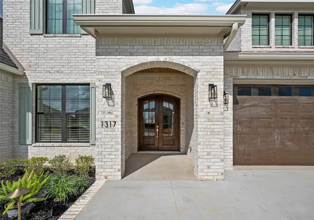 Photo 3 of Sale Pending at 1317 Tahonta Dr, Hewitt, TX 76643 | MLS# 21311434 | Listing updated on 2026-09-21