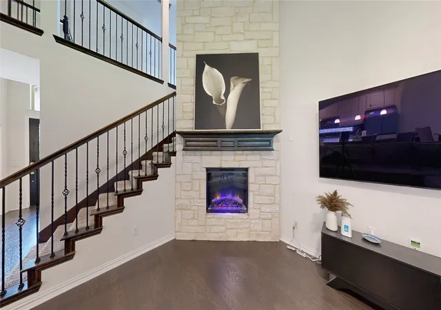 Photo 2 of Single family home for sale at 104 Balsam Dr, Red Oak, TX 75154 | MLS# 21293098 | Listing updated on 2026-09-21