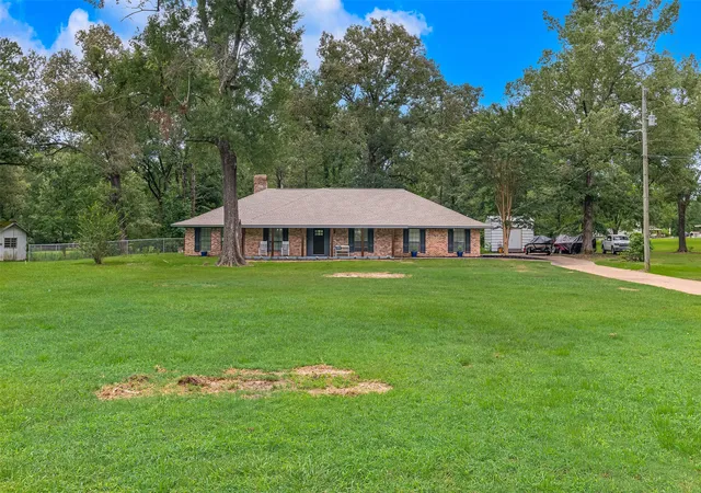 Photo 1 of Sale Pending at 7433 Whispering Pines Dr, Shreveport, LA 71129 | MLS# 21311602 | Listing updated on 2026-09-10