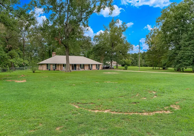 Photo 2 of Sale Pending at 7433 Whispering Pines Dr, Shreveport, LA 71129 | MLS# 21311602 | Listing updated on 2026-09-10