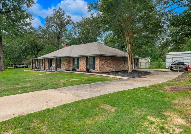 Photo 3 of Sale Pending at 7433 Whispering Pines Dr, Shreveport, LA 71129 | MLS# 21311602 | Listing updated on 2026-09-10