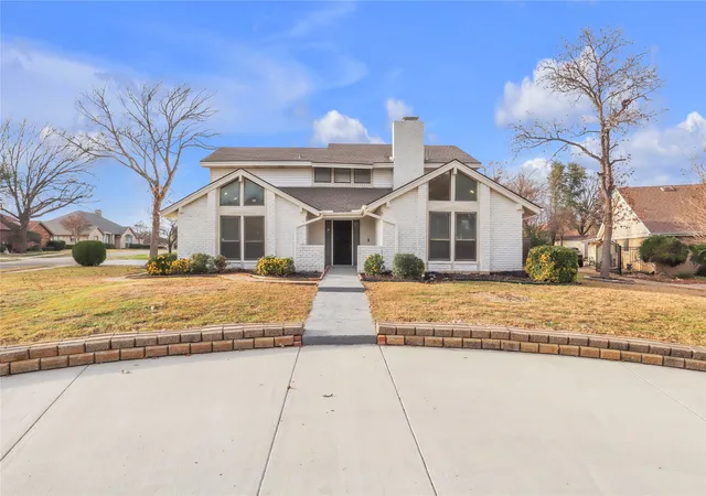 Photo 1 of Single family home for sale at 600 Flintridge Ct, Irving, TX 75038 | MLS# 21303775 | Listing updated on 2026-09-14