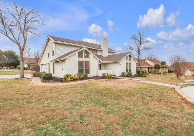 Photo 2 of Single family home for sale at 600 Flintridge Ct, Irving, TX 75038 | MLS# 21303775 | Listing updated on 2026-09-14
