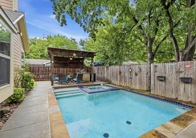 Photo 2 of Single family home for sale at 1302 Lela St, Mc Kinney, TX 75069 | MLS# 21310612 | Listing updated on 2026-09-12