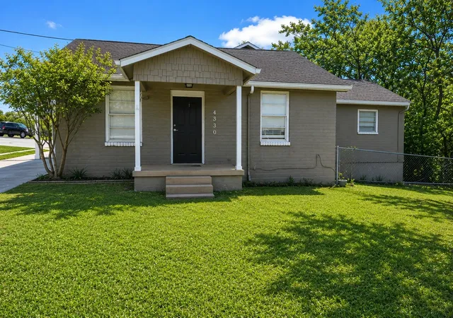 Photo 1 of Single family home for sale at 4530 White Oak Ln, Fort Worth, TX 76114 | MLS# 21307034 | Listing updated on 2026-10-28