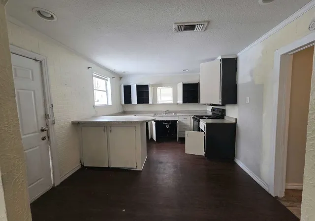 Photo 2 of Single family home for sale at 4530 White Oak Ln, Fort Worth, TX 76114 | MLS# 21307034 | Listing updated on 2026-10-28