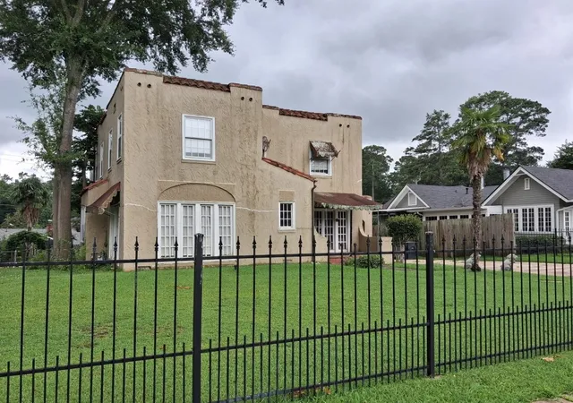 Photo 2 of Single family home for sale at 577 Oneonta St, Shreveport, LA 71106 | MLS# 21311725 | Listing updated on 2026-09-09