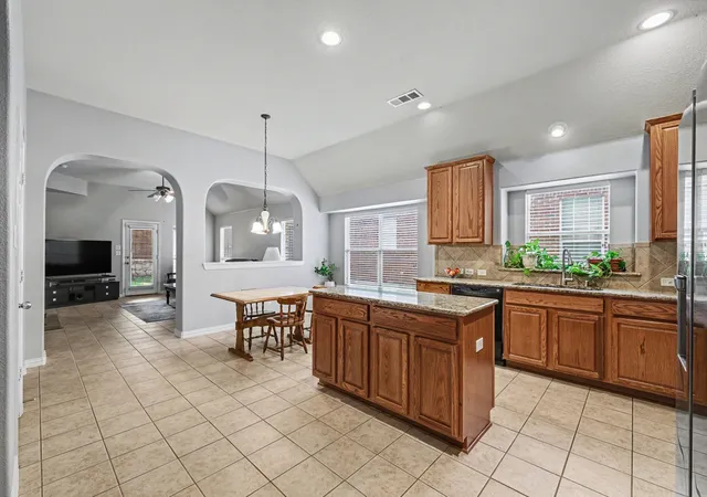 Photo 4 of Single family home for sale at 8586 Robertson Dr, Frisco, TX 75036 | MLS# 21310103 | Listing updated on 2026-07-31
