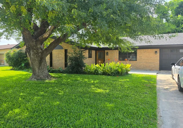 Photo 2 of Single family home for sale at 2404 Monticello St, Brownwood, TX 76801 | MLS# 21311851 | Listing updated on 2026-09-17