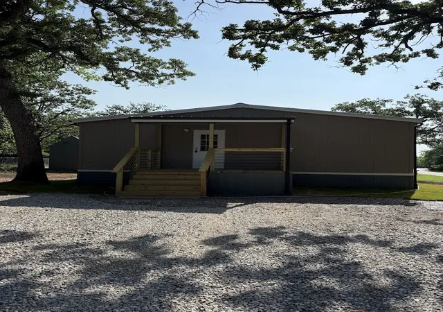 Photo 3 of Manufactured home for sale at 1324 Pelican Cir, Azle, TX 76020 | MLS# 21311817 | Listing updated on 2026-09-15