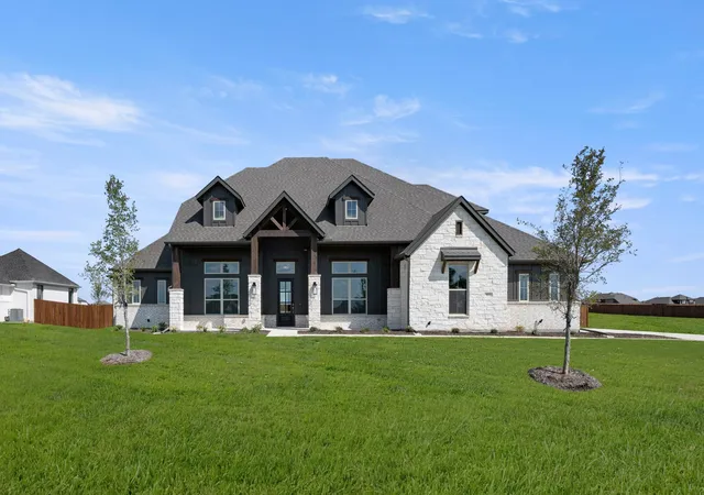Photo 1 of Single family home for sale at 301 Hollingsworth Ln, Glenn Heights, TX 75154 | MLS# 21311878 | Listing updated on 2026-09-10